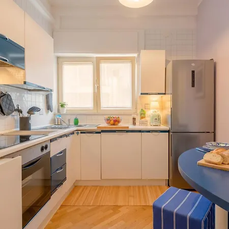 Modern To Relax In The Center Appartamento